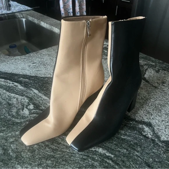 PRINCESS POLLY | Two Sided Story Boots in Black & Cream🖤 - Picture 1 of 13